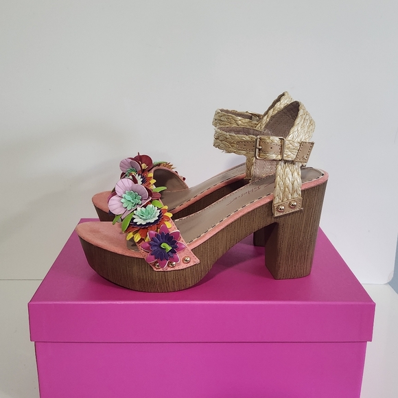 Betsey Johnson Embellished Coral Open Toe Jillie Platform Sandals Sz. 7 - Picture 4 of 7